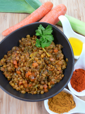 bio-verde Linsen-Salat mit Lauch und Karotte, vegan